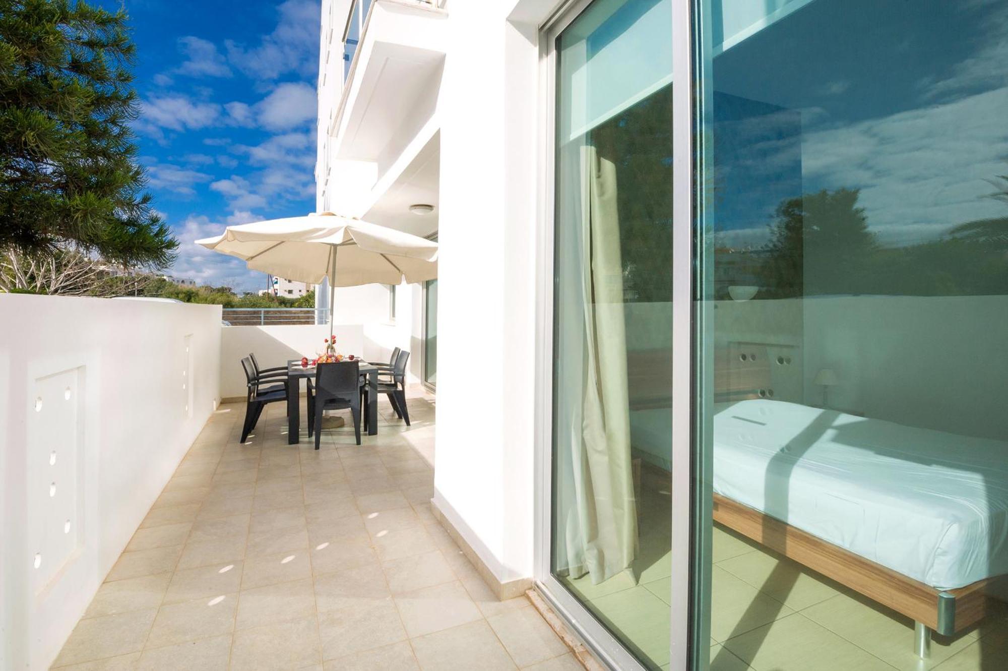Calypso - Coralli Beachfront Apartment Protaras Buitenkant foto